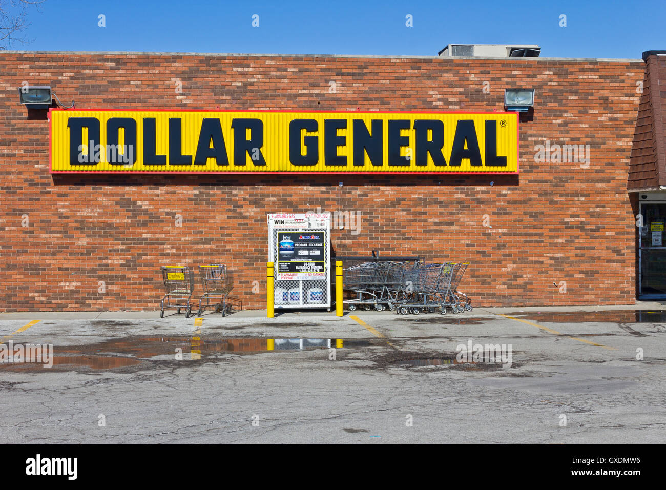 Indianapolis Circa March 2016 Dollar General Retail Location. Dollar