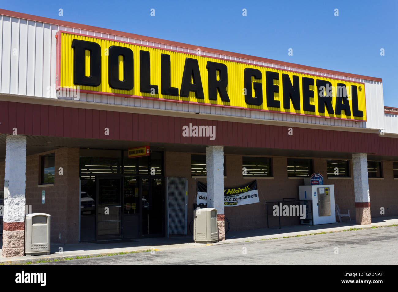 Discount Retailer Stock Photos & Discount Retailer Stock Images Alamy