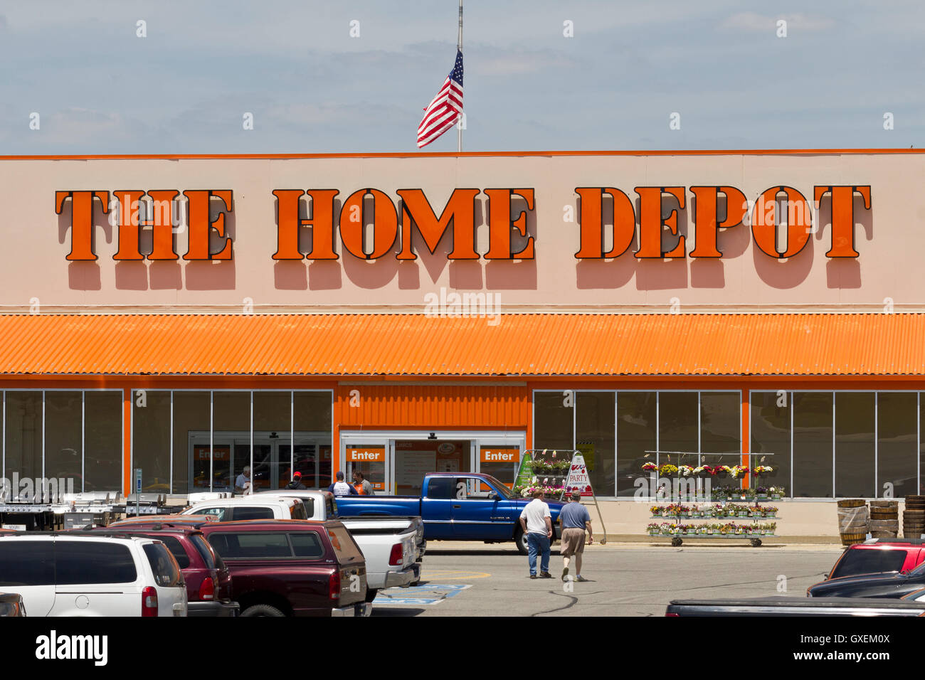Logansport, IN - Circa June 2016: Home Depot Location. Home Depot is the Largest Home Improvement Retailer in the US III Stock Photo