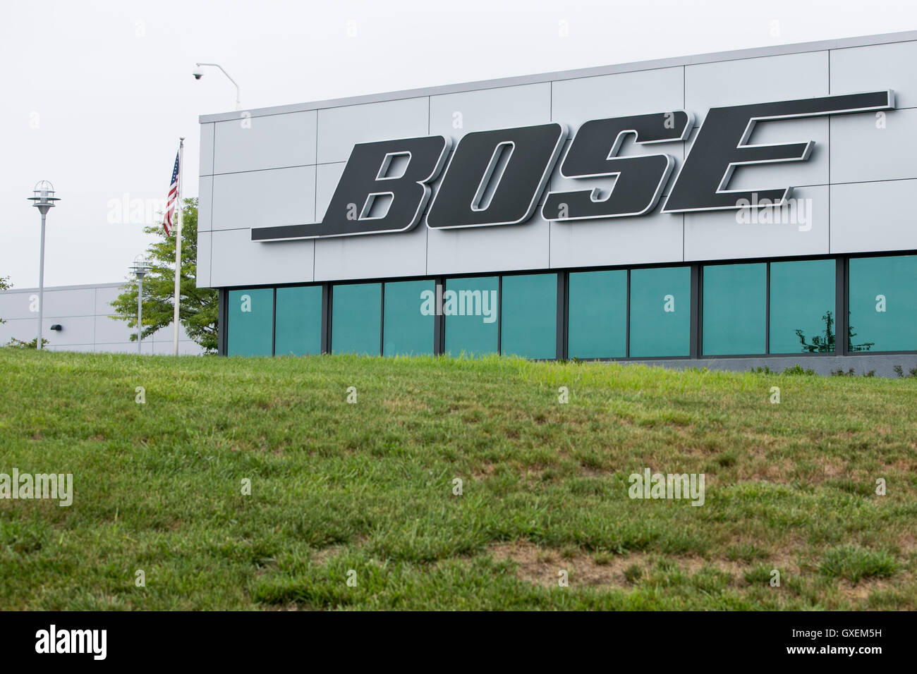 A Logo Sign Outside Of The Headquarters Of The Bose Corporation In Framingham Massachusetts On August 13 16 Stock Photo Alamy