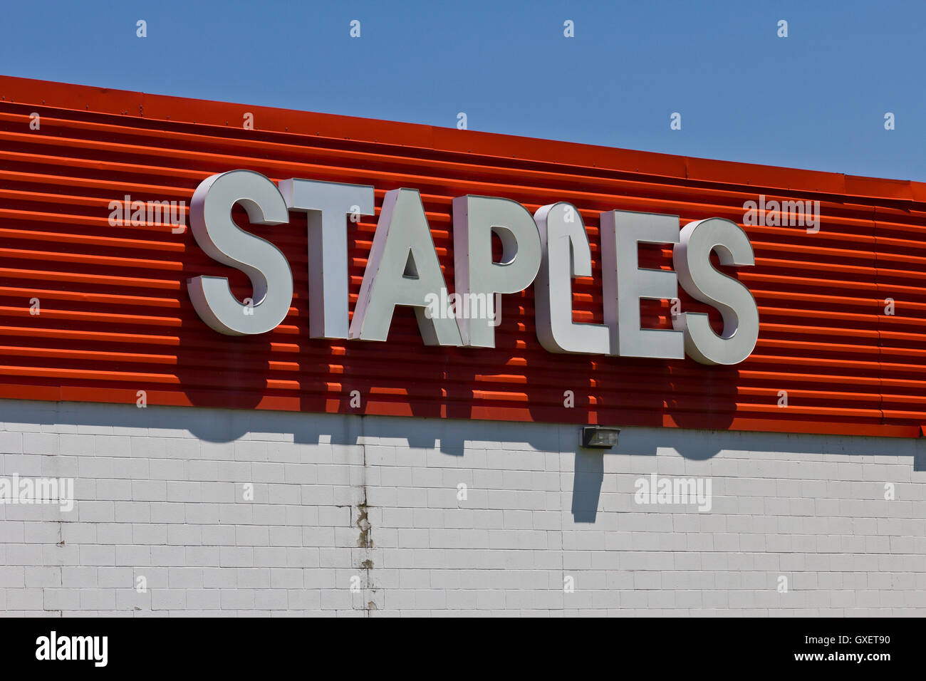 Indianapolis - Circa June 2016: Staples Inc. Retail Location. Staples is a Large Office Supply Chain I Stock Photo