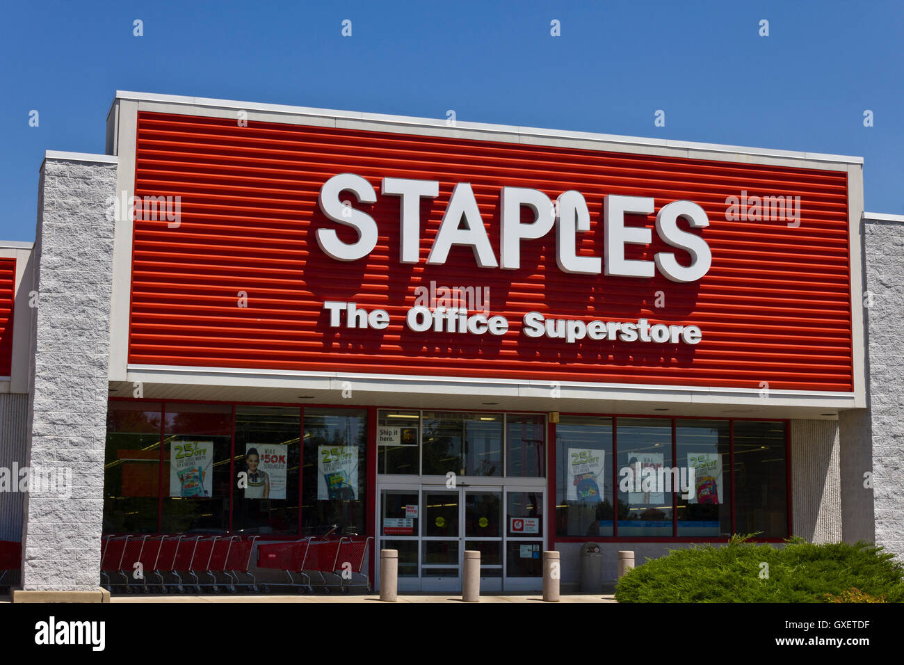 Ft. Wayne, IN - Circa July 2016: Staples Inc. Retail Location. Staples is a Large Office Supply Chain III Stock Photo