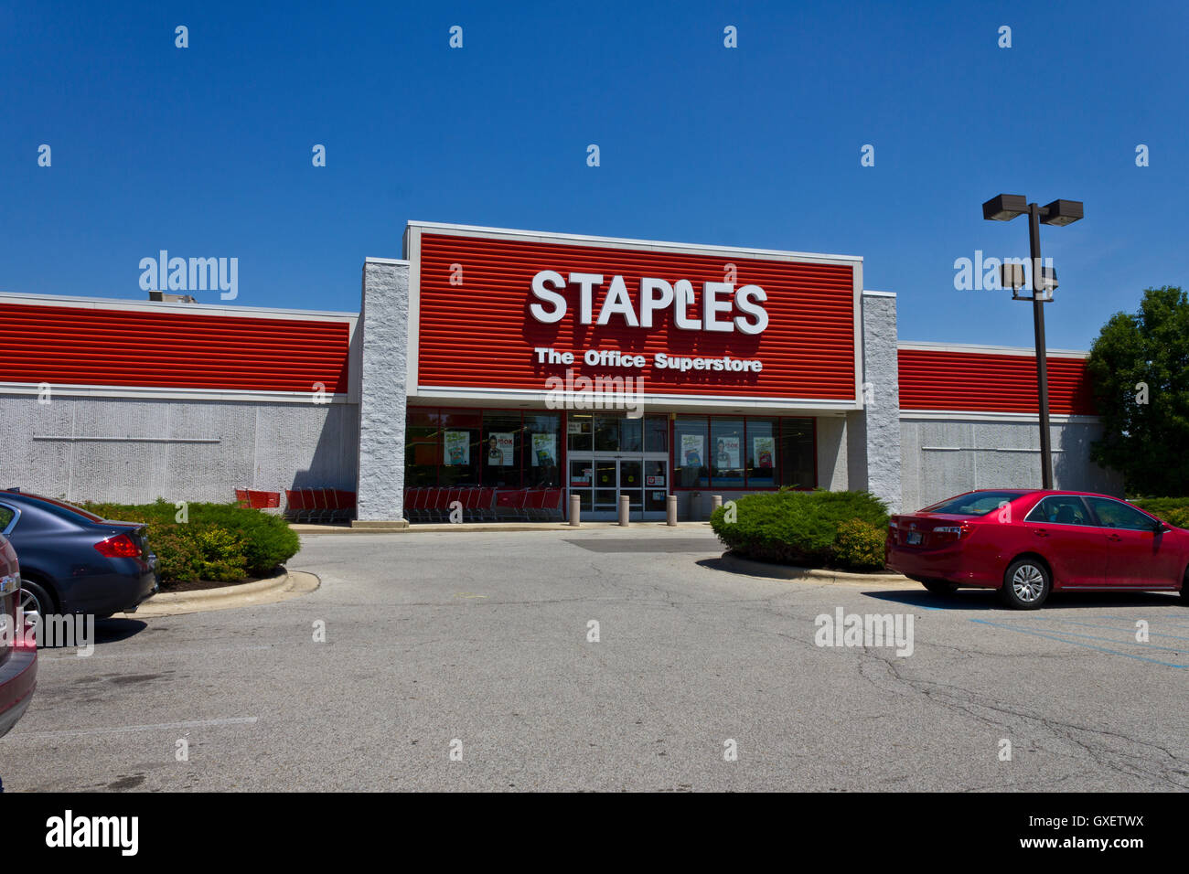 Ft. Wayne, IN - Circa July 2016: Staples Inc. Retail Location. Staples is a Large Office Supply Chain IV Stock Photo