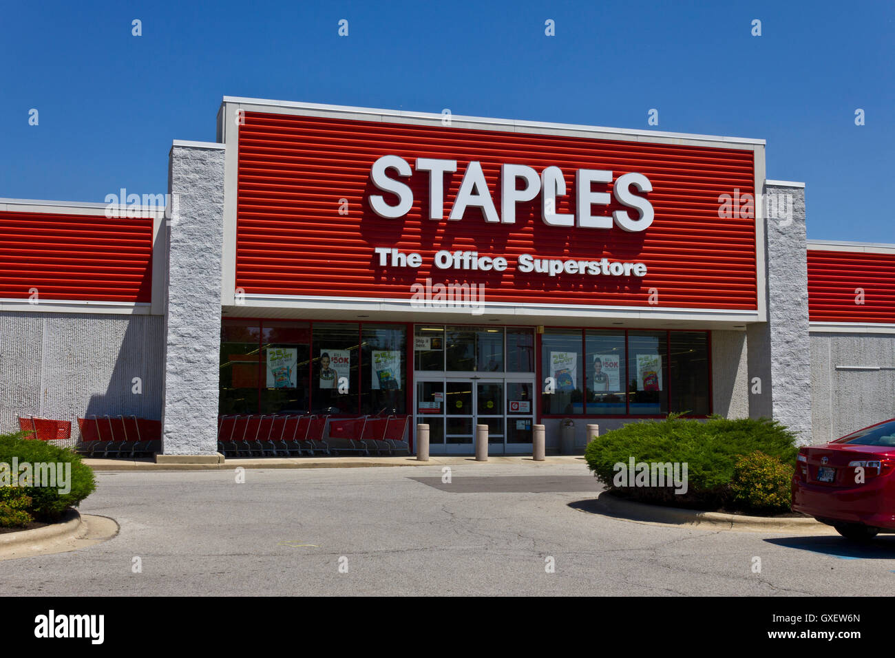 Ft. Wayne, IN - Circa July 2016: Staples Inc. Retail Location. Staples is a Large Office Supply Chain V Stock Photo