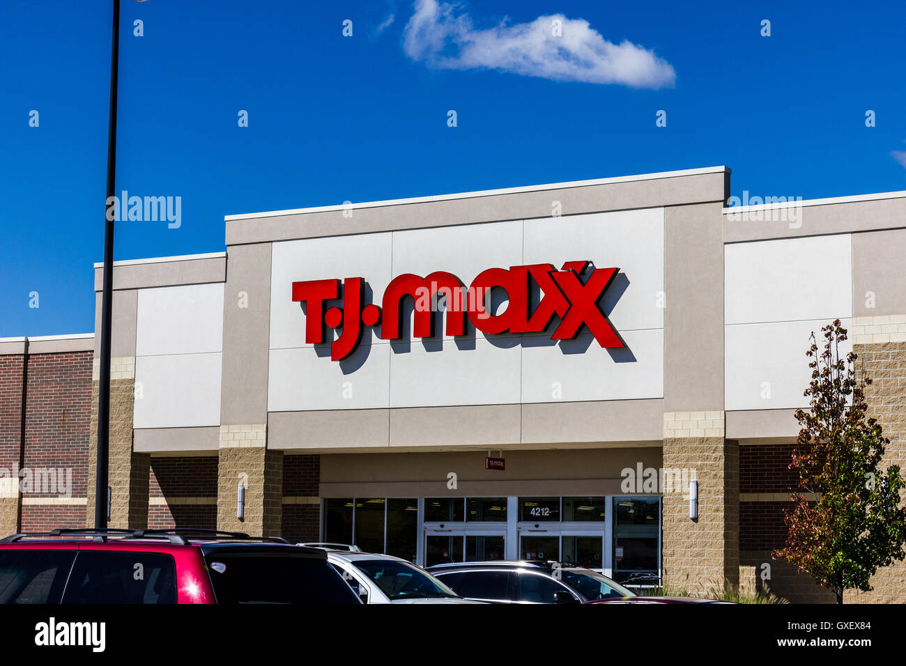 Discount outlet department store hi res stock photography and
