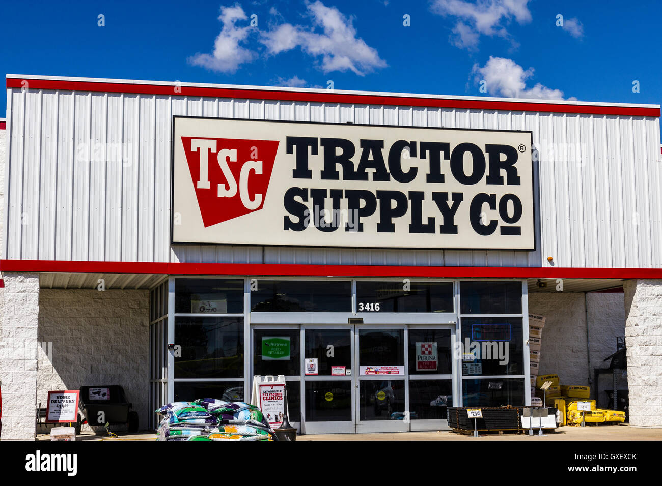 Tractor supply company hires stock photography and images Alamy