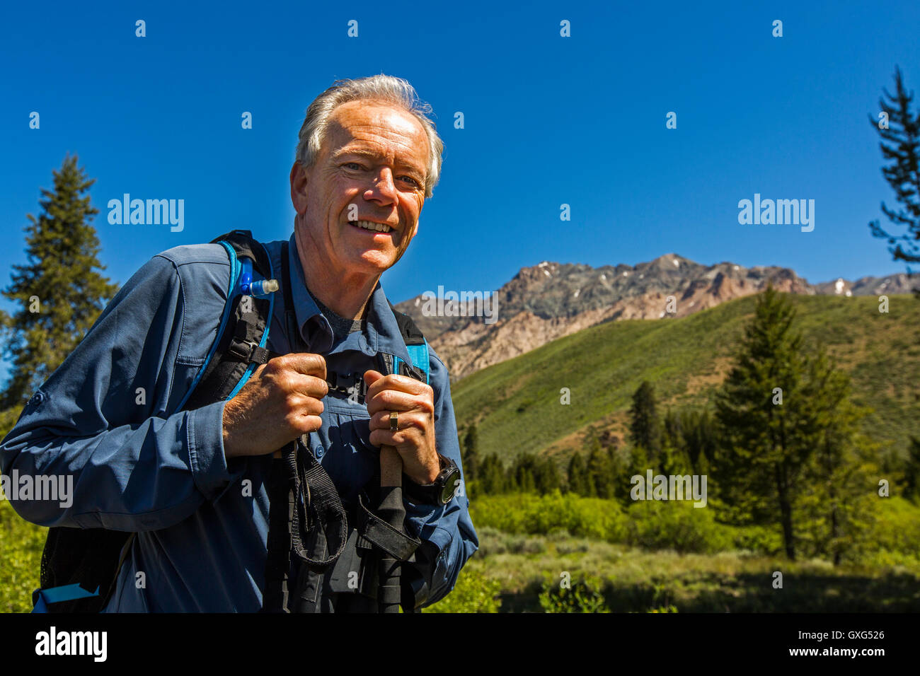 Man backpack hiking alpine hi-res stock photography and images - Alamy