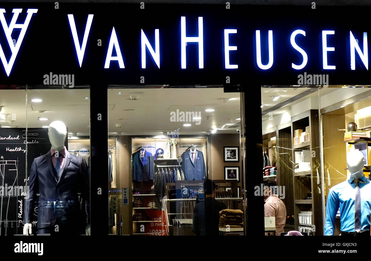 Van Heusen storefront in Outlet Collection Stock Photo