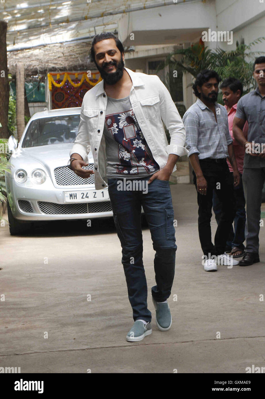Bollywood actor Riteish Deshmukh spotted outside Sunny Super Sound at