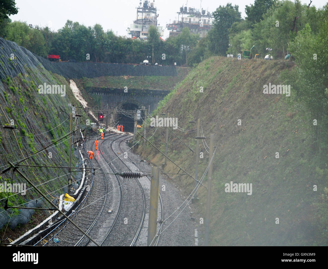 Hunton Bridge Shell Hunton bridge near Watford, UK. 16th September, 2016. Derailed London ...