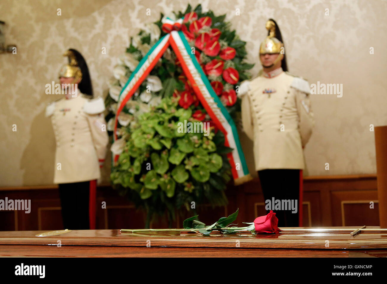 Roma, Italia. 26th Aug, 2016. Rome 17th September 2016. Senate. Burial Chamber for the former President of the Italian Republic Carlo Azeglio Ciampi, who died at the age of 95. Photo Samantha Zucchi Insidefoto Credit:  insidefoto srl/Alamy Live News Stock Photo