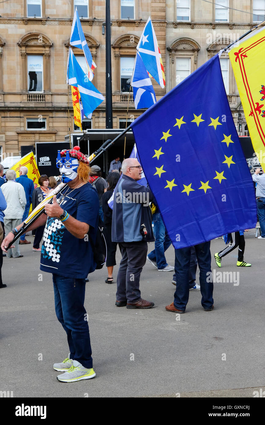 Glasgow, Scotland, UK. 17th September, 2016. Approximately 300 people attended at rally in George Square, Glasgow, organsed by the "Wings Over SCotland" Pro-Scottish Independence group to remember the failed referendum vote, held in September 2014, for Scottish Independence from the United Kingdom. At the referendum the vote was 45% "Yes" and 55% "No", but this pressure group continues to lobby for a second referendum while giving support to the independence of Catalonia from Spain. Credit:  Findlay/Alamy Live News Stock Photo