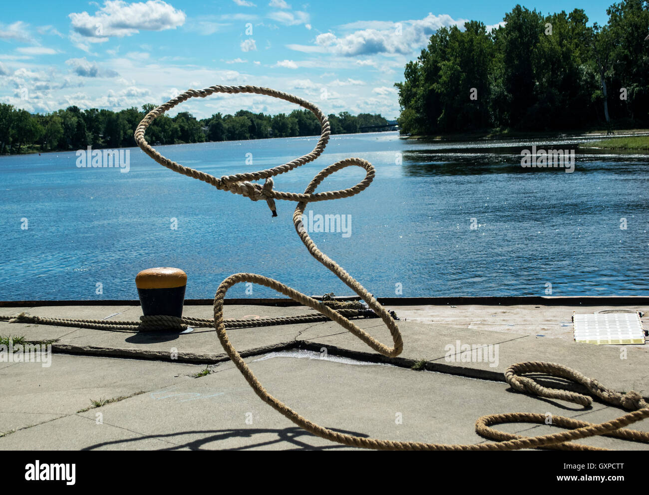 Rope dock hi-res stock photography and images - Alamy