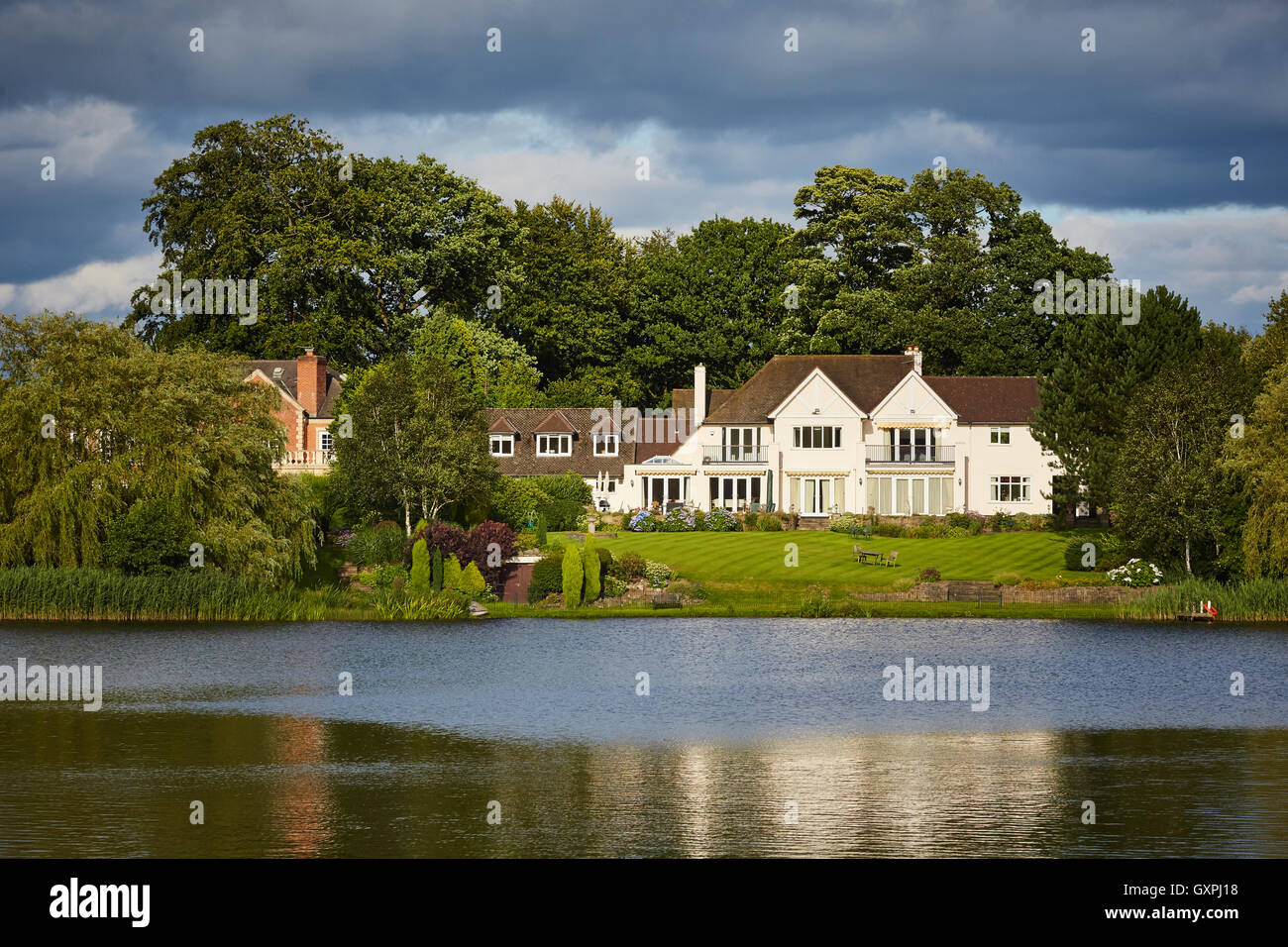 Knutsford Mere luxury houses Quality deluxe luxury posh well hiclass