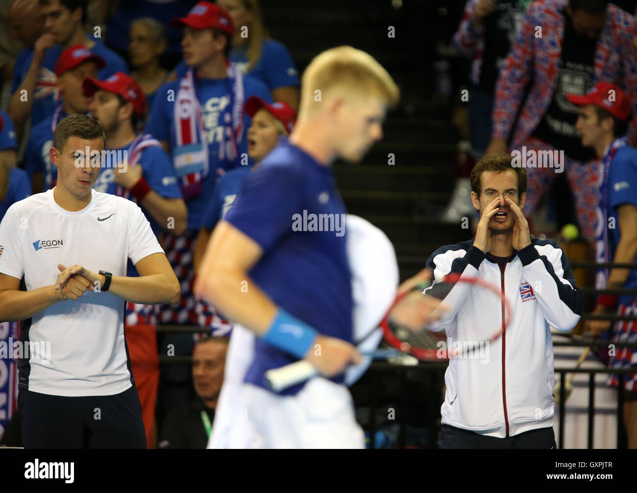 Great Britain's Andy Murray (right) and Dan Evans (left) shout encouragement to Kyle Edmund during day one of the Davis Cup at the Emirates Arena, Glasgow. Stock Photo