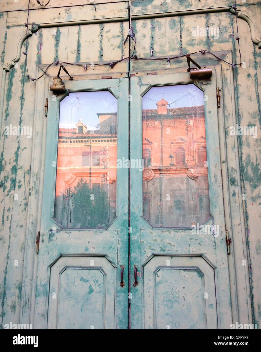 Old town wooden door hi-res stock photography and images - Alamy
