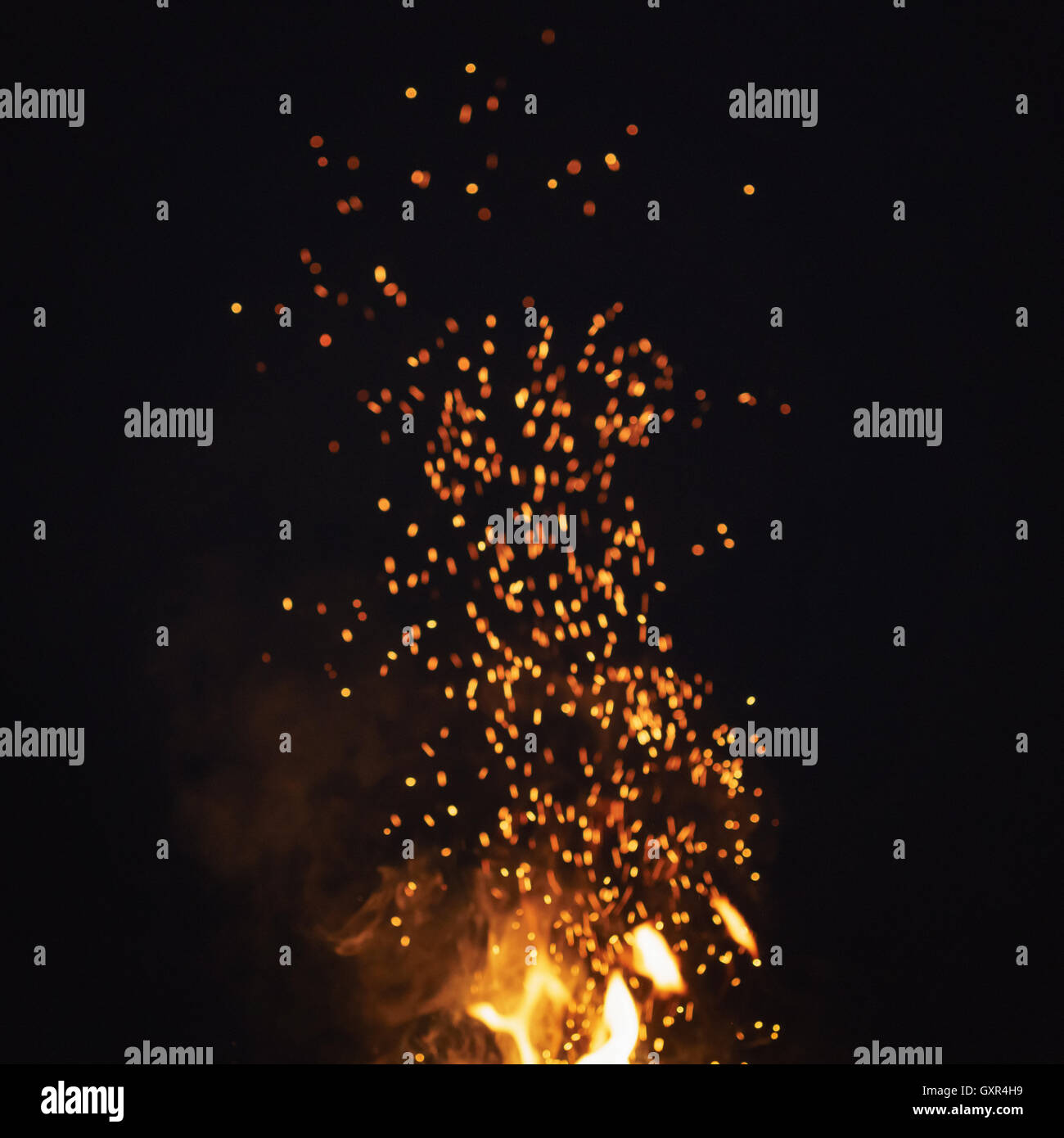 sparks from bonfire in the night with dark background Stock Photo - Alamy