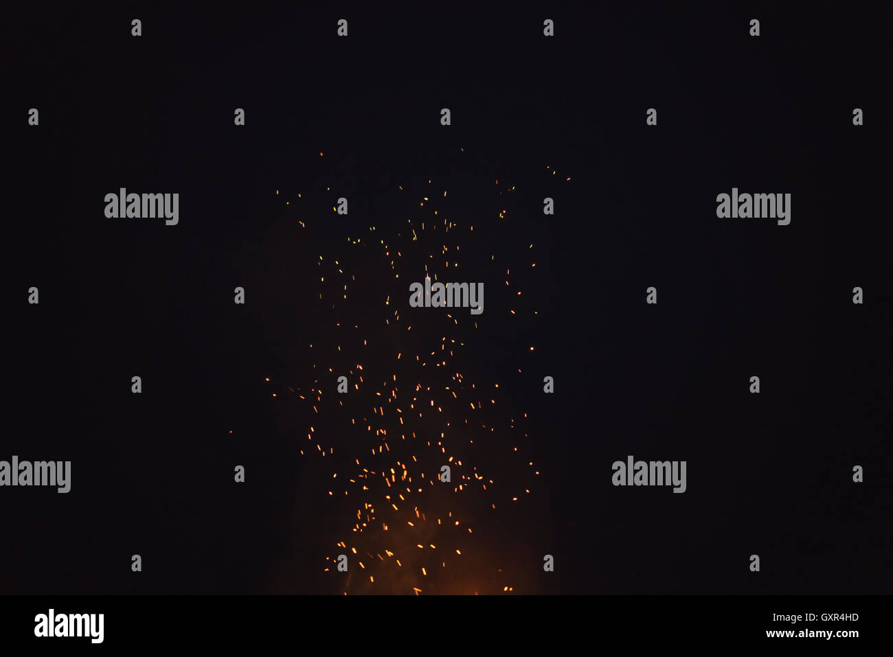 sparks from bonfire in the night with dark background Stock Photo - Alamy