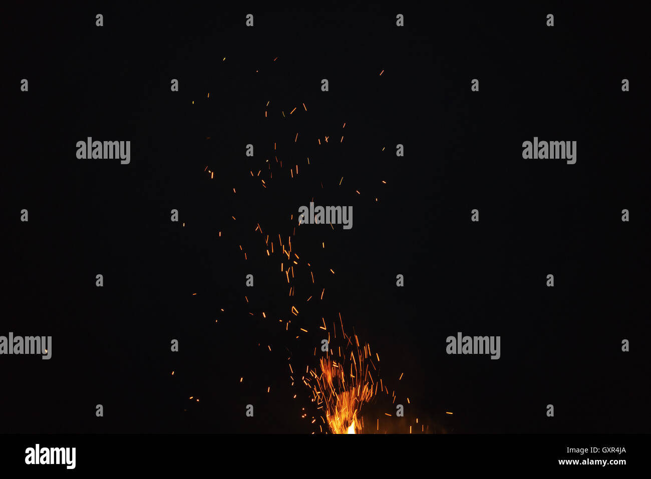 sparks from bonfire in the night with dark background Stock Photo - Alamy