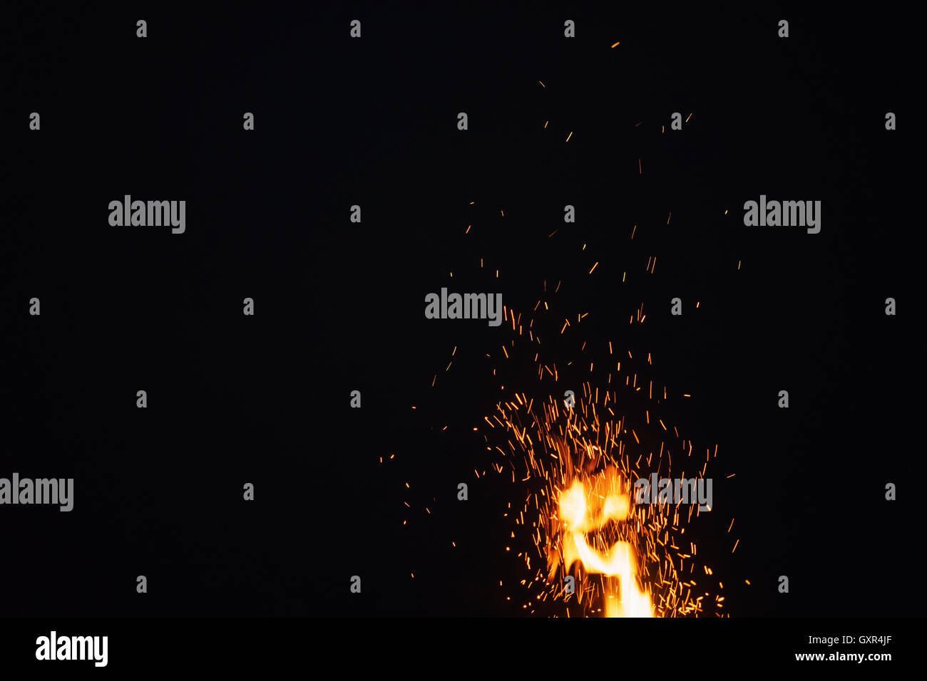 sparks from bonfire in the night with dark background Stock Photo - Alamy
