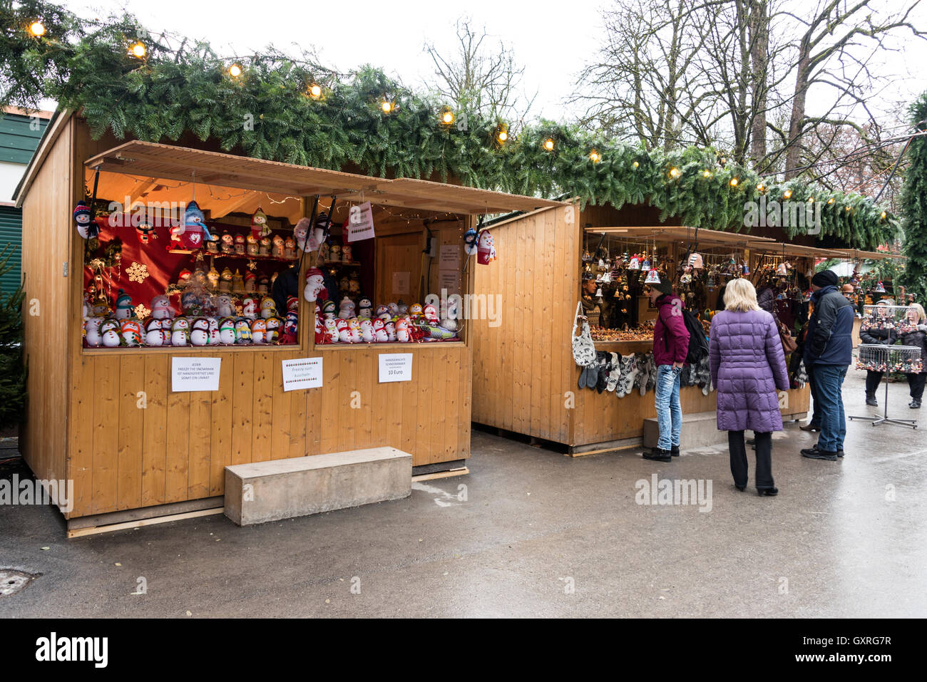 Visitors browsing at the English Garden Christmas market in the English Garden in Munich, Bavaria, Germany Stock Photo