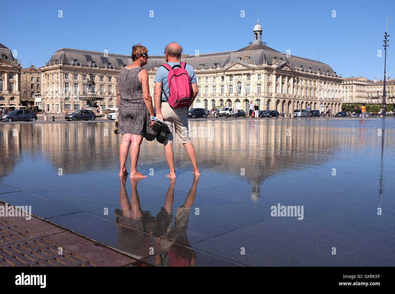 Place de la Bourse Bordeaux - The Miroir d'eau or Miroir des Quais in  Bordeaux is the World's largest reflecting pool France Stock Photo - Alamy