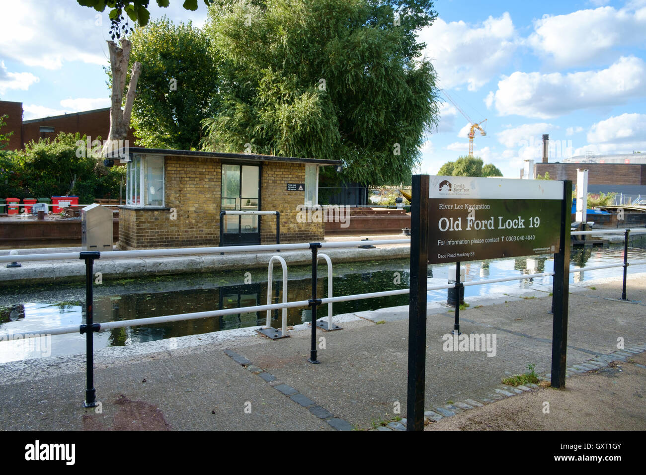 The historic Lock 19 on the River Lea Navigation canal at Old Ford Stock Photo