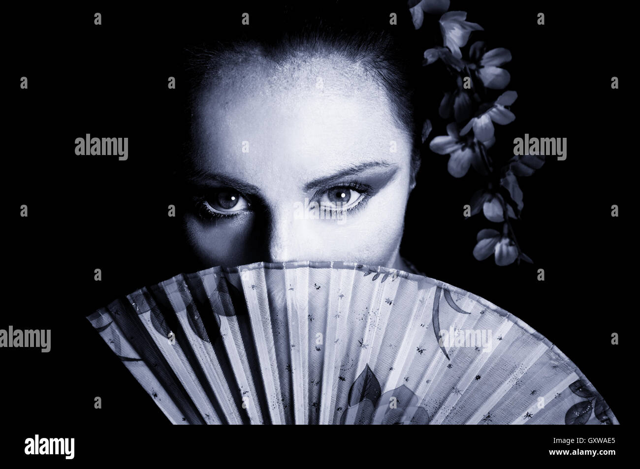 Geisha with fan Stock Photo - Alamy