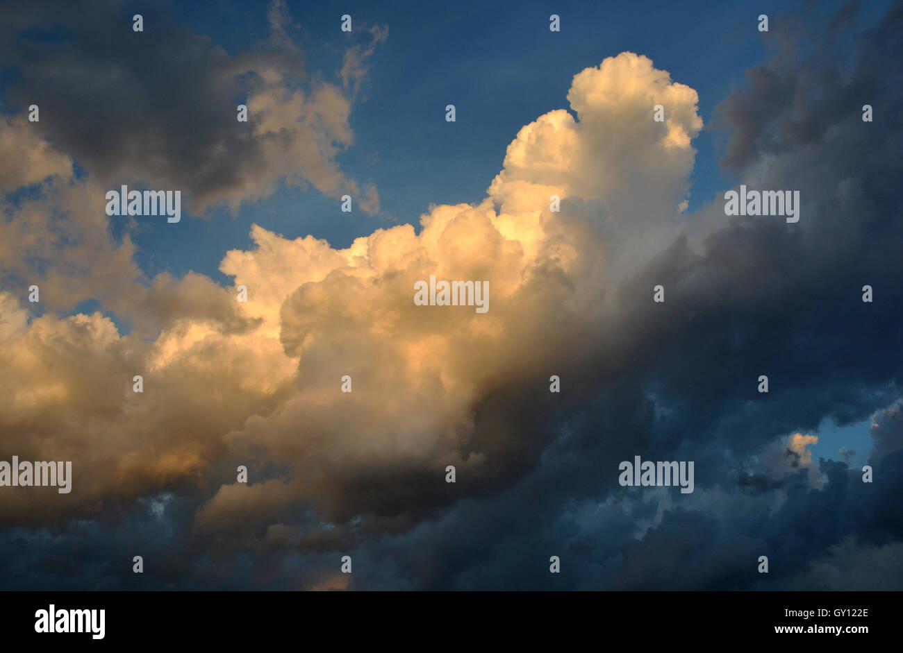 Dramatic cloud formations Stock Photo - Alamy