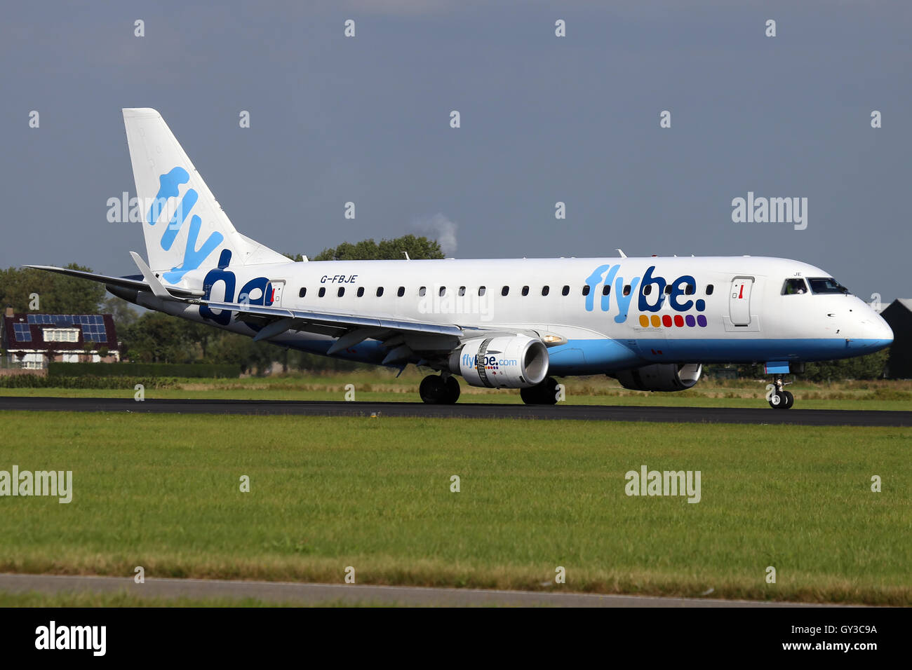 Embraer 175 hi-res stock photography and images - Alamy