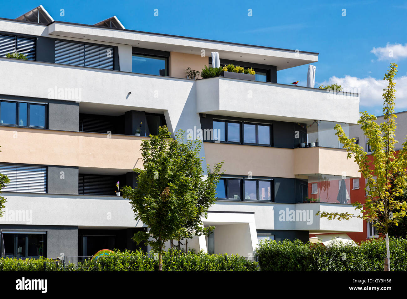 New modern apartment house hi-res stock photography and images - Alamy