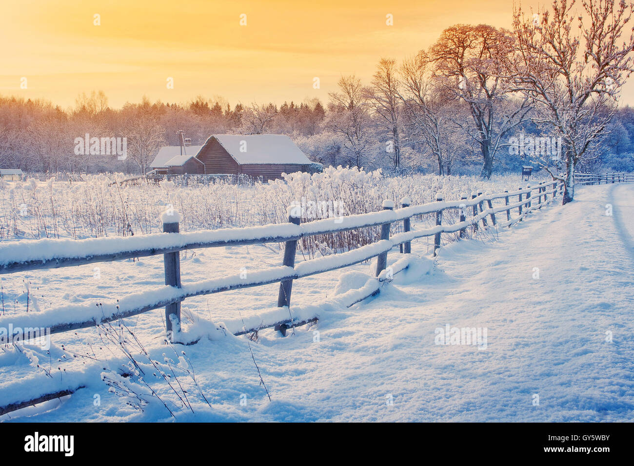 Winter farm scene old farm hi-res stock photography and images - Alamy
