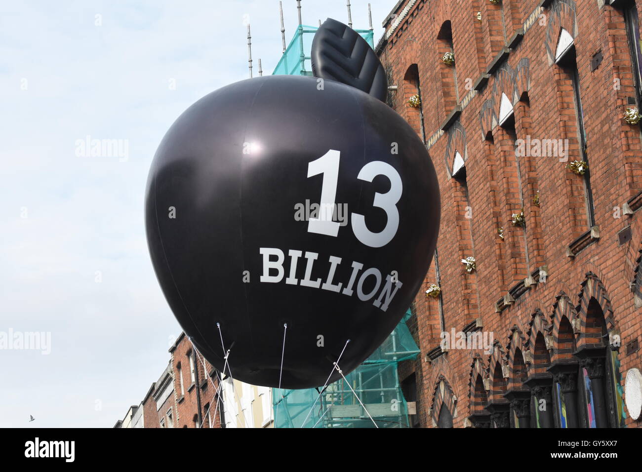 Dublin, Ireland. 17th Sep, 2016. A balloon flys over Dublin in the