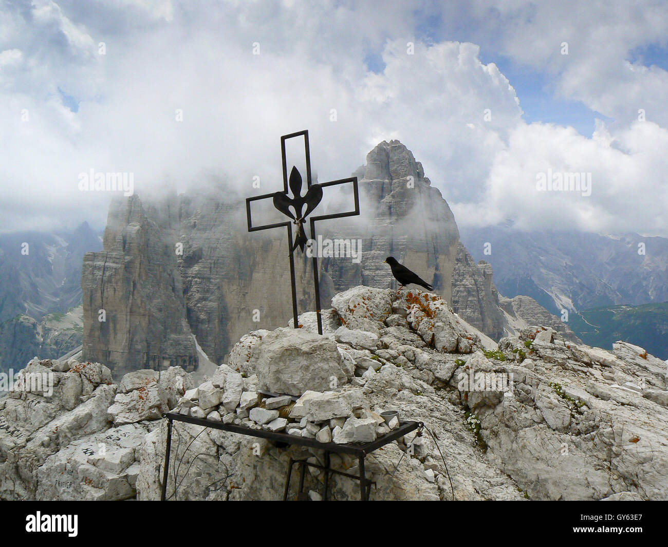 Monte Paterno, a crow and cross, Great War. The Tre Cime di Lavaredo in background. The Sexten Dolomites. Italian Alps. Europe. Stock Photo