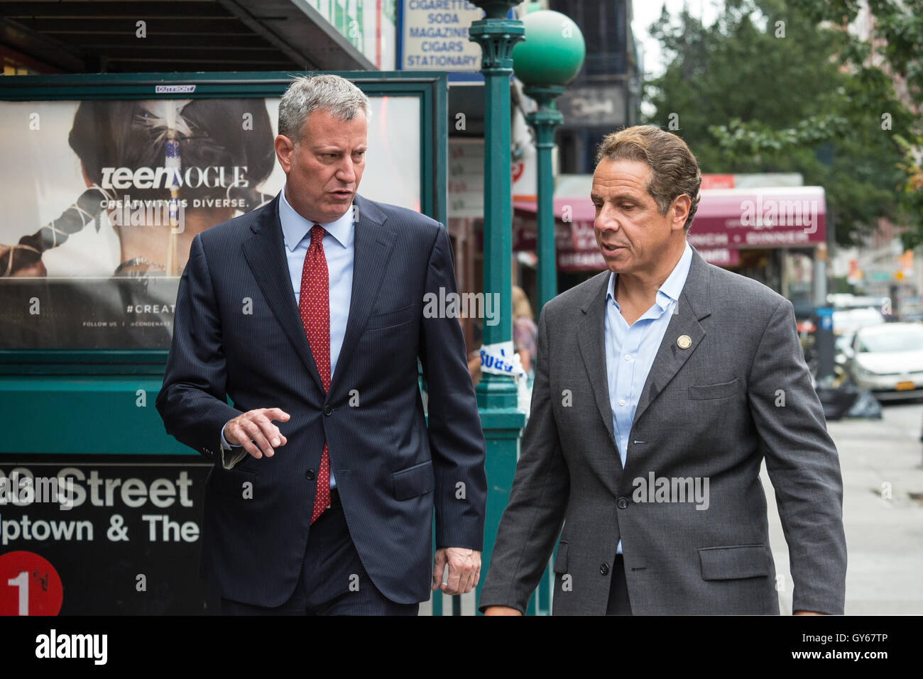 Chelsea, New York, USA. 18th Sept, 2016. New York State Governor Andre Cuomo and New York City Mayor Bill de Blasio toured the site of the bomb explosion on West 23rd Street between Sixth and Seventh Avenues in Manhattan's Chelsea neighborhood, and then stopped at various local businesses to greet proprietors and residents. Credit:  PACIFIC PRESS/Alamy Live News Stock Photo