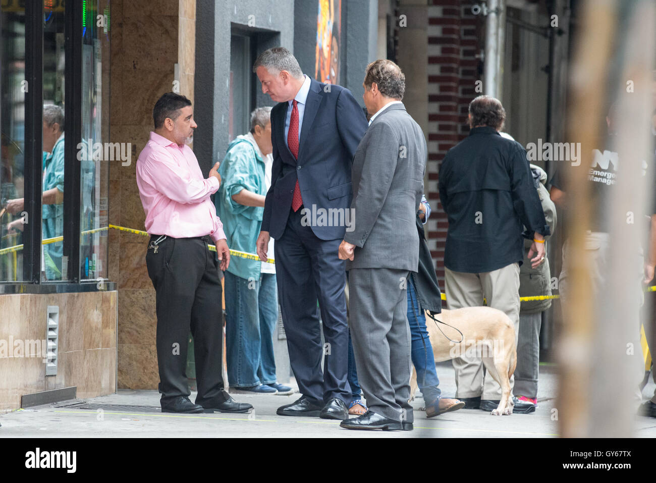 Chelsea, New York, USA. 18th Sept, 2016. New York State Governor Andre Cuomo and New York City Mayor Bill de Blasio toured the site of the bomb explosion on West 23rd Street between Sixth and Seventh Avenues in Manhattan's Chelsea neighborhood, and then stopped at various local businesses to greet proprietors and residents. Credit:  PACIFIC PRESS/Alamy Live News Stock Photo