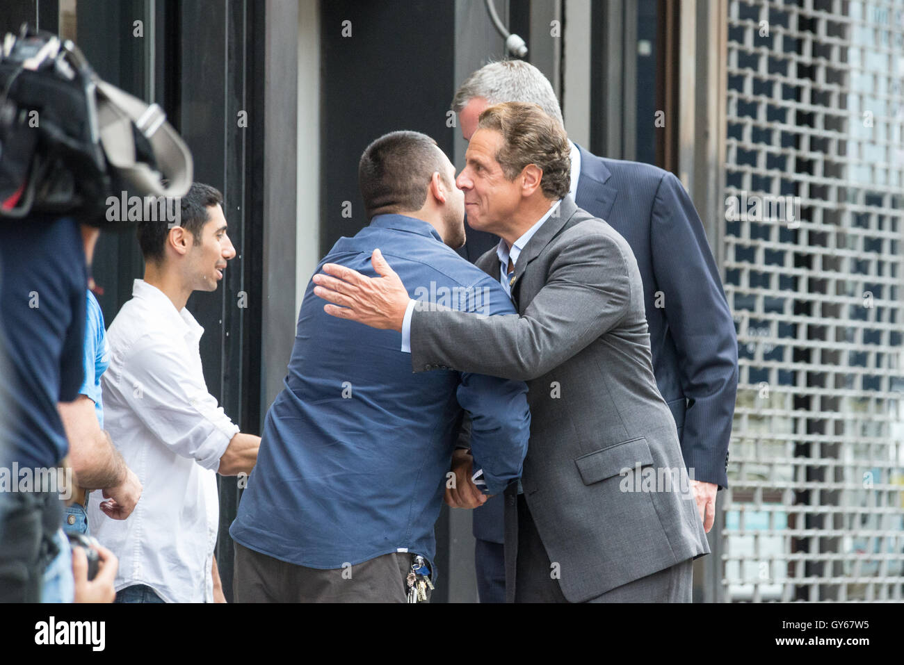 Chelsea, New York, USA. 18th Sept, 2016. New York State Governor Andre Cuomo toured the site of the bomb explosion on West 23rd Street between Sixth and Seventh Avenues in Manhattan's Chelsea neighborhood, and then stopped at various local businesses to greet proprietors and residents. Credit:  PACIFIC PRESS/Alamy Live News Stock Photo