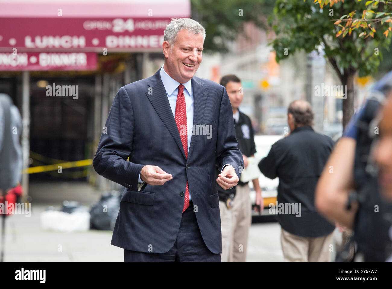Chelsea, New York, USA. 18th Sept, 2016. New York City Mayor Bill de Blasio toured the site of the bomb explosion on West 23rd Street between Sixth and Seventh Avenues in Manhattan's Chelsea neighborhood, and then stopped at various local businesses to greet proprietors and residents. Credit:  PACIFIC PRESS/Alamy Live News Stock Photo