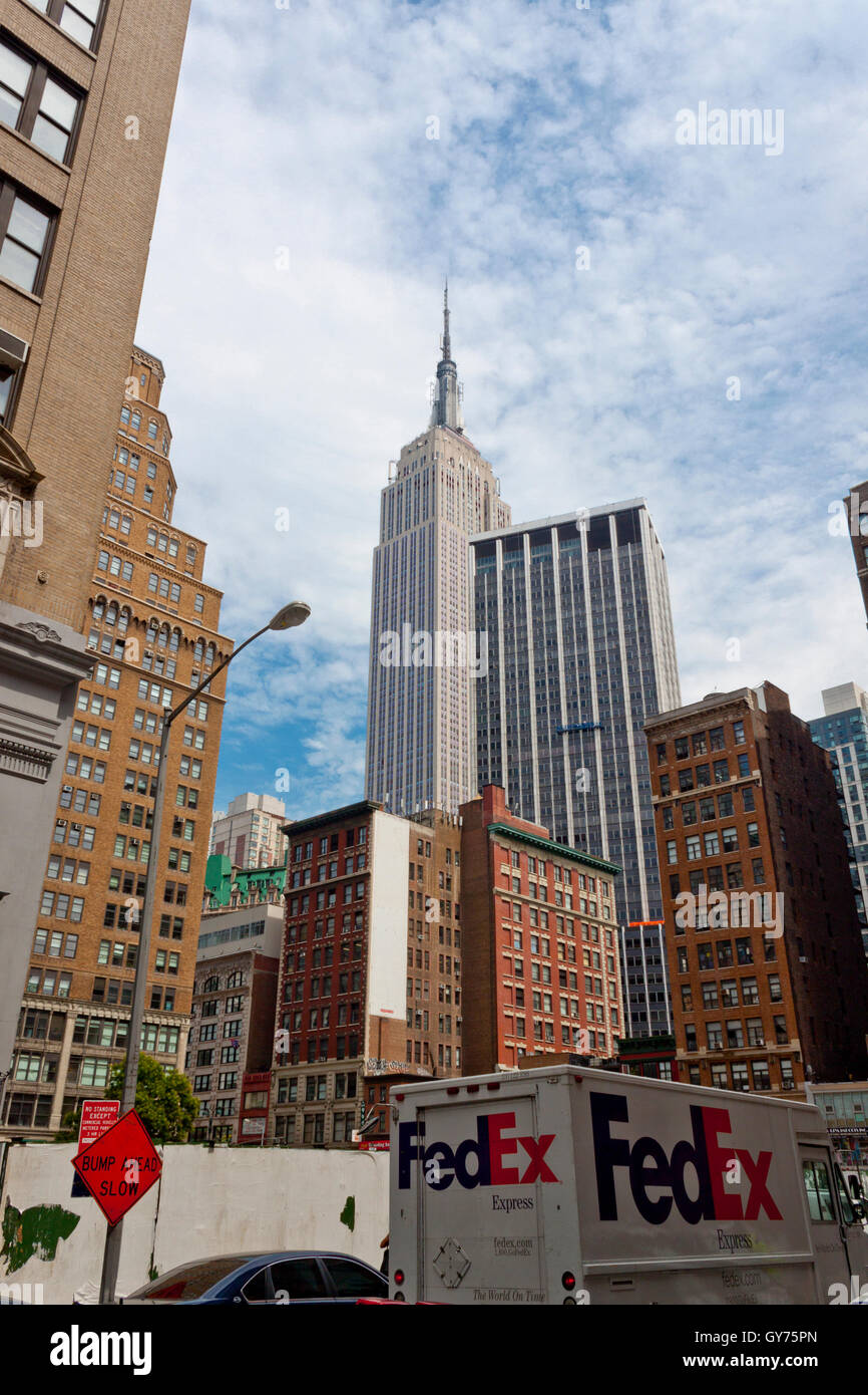 Empire State Building Ground Level High Resolution Stock Photography And Images Alamy