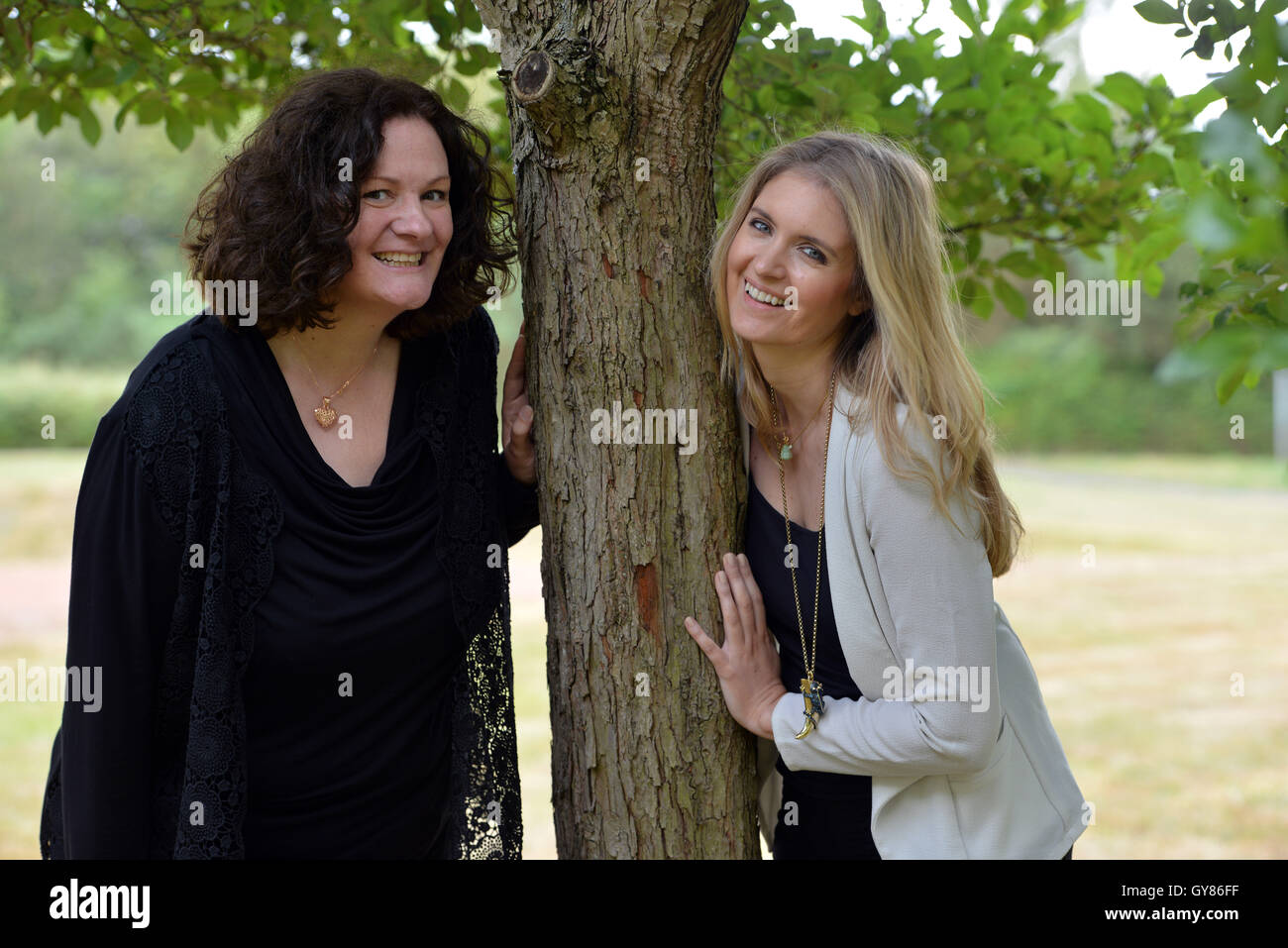 Birkenfeld, Germany. 17th Sep, 2016. Former model Felicity Gain (R) from London and Siobhan Kirsten Mansfield pose in a park in Birkenfeld, Germany, 17 September 2016. In 2002, 44-year-old Mansfield from Trassem, Germany donated bone marrow for Felicity Gain, now 38, which saved her life. Phoot: HARALD TITTEL/dpa/Alamy Live News Stock Photo