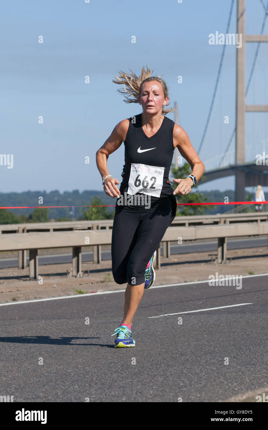 Barton-upon-Humber, North Lincolnshire, UK. 18th September 2016. Runner Joanne Walker crosses the Humber Bridge on her way to being the first woman to finish the RB Hull Marathon 2016 in a time of 03:13:18. Credit:  LEE BEEL/Alamy Live News Stock Photo