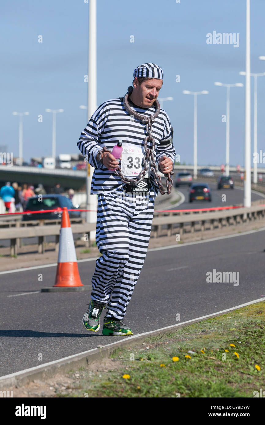 Barton-upon-Humber, North Lincolnshire, UK. 18th September 2016. A runner crosses the Humber Bridge in the RB Hull Marathon 2016. Credit:  LEE BEEL/Alamy Live News Stock Photo
