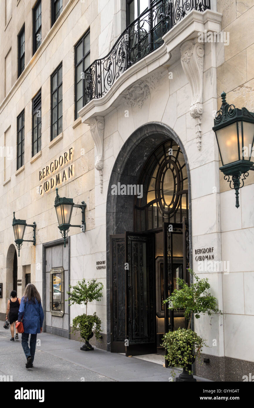 Bergdorf Goodman Department Store on Fifth Avenue, NYC Stock Photo Alamy
