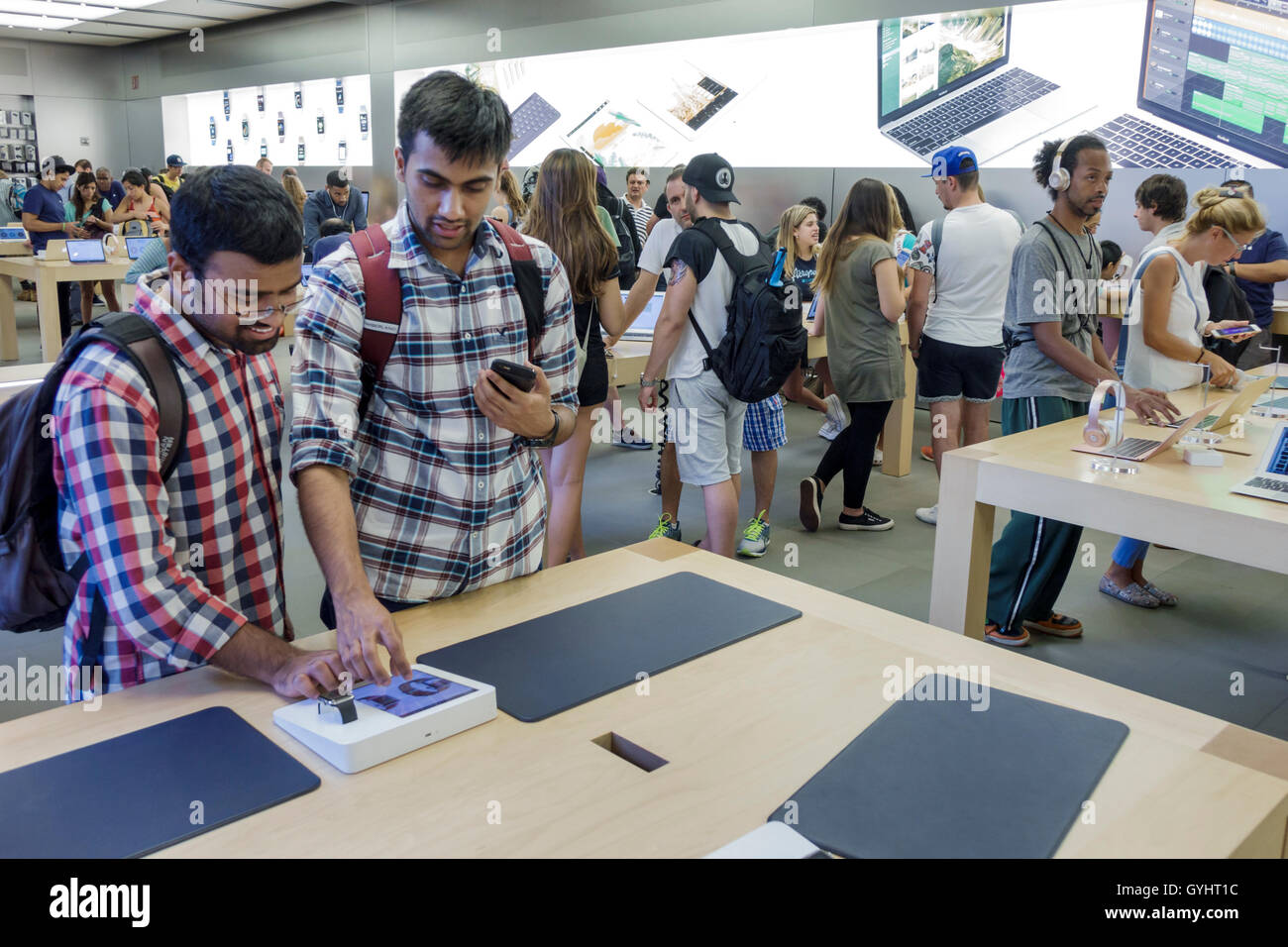 New York City,NY NYC,Manhattan,Midtown,Fifth Avenue,Apple store retail,shopping shopper shoppers shop shops market markets marketplace buying selling Stock Photo