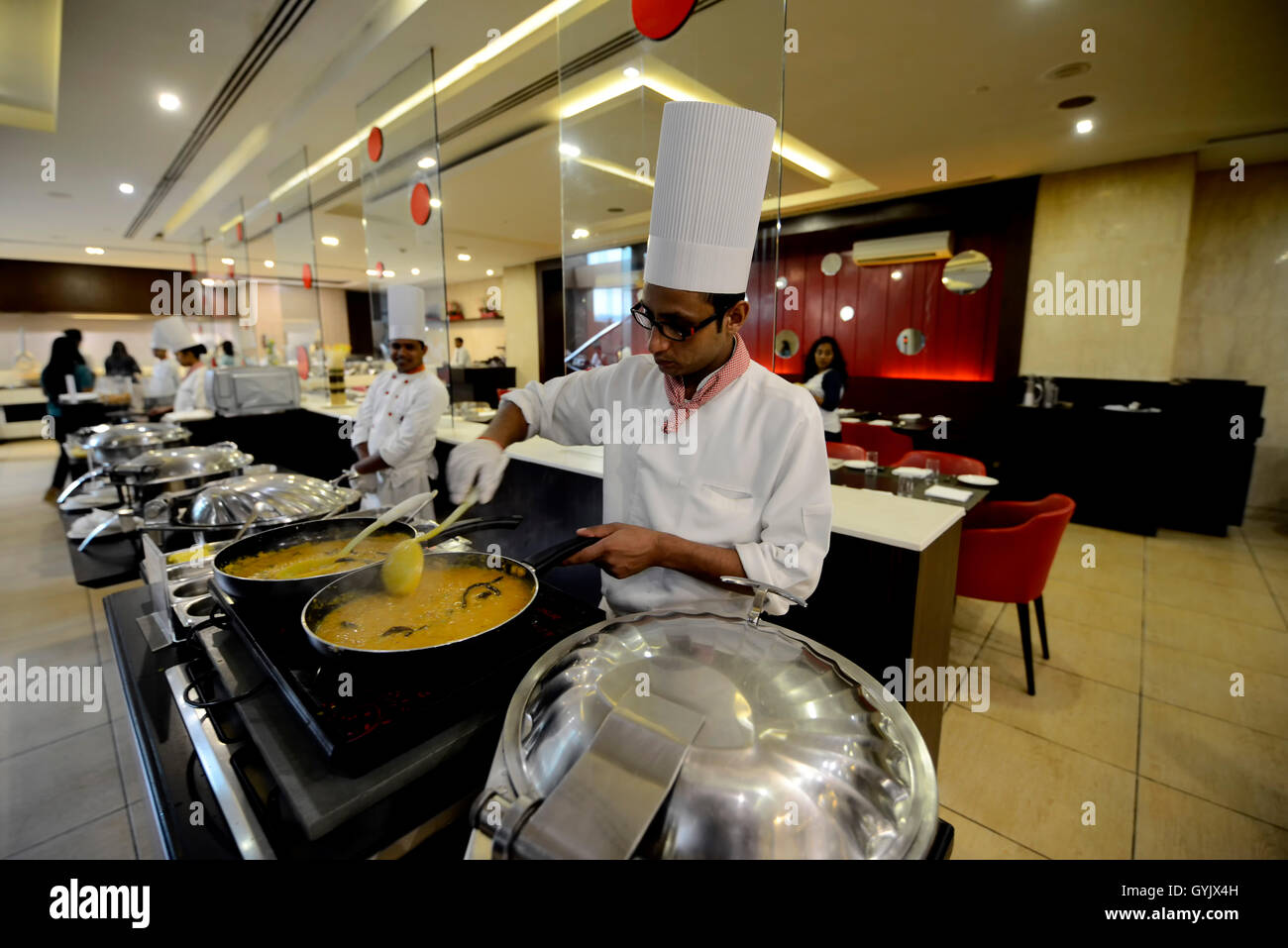 5 star hotel kitchen hi-res stock photography and images - Alamy