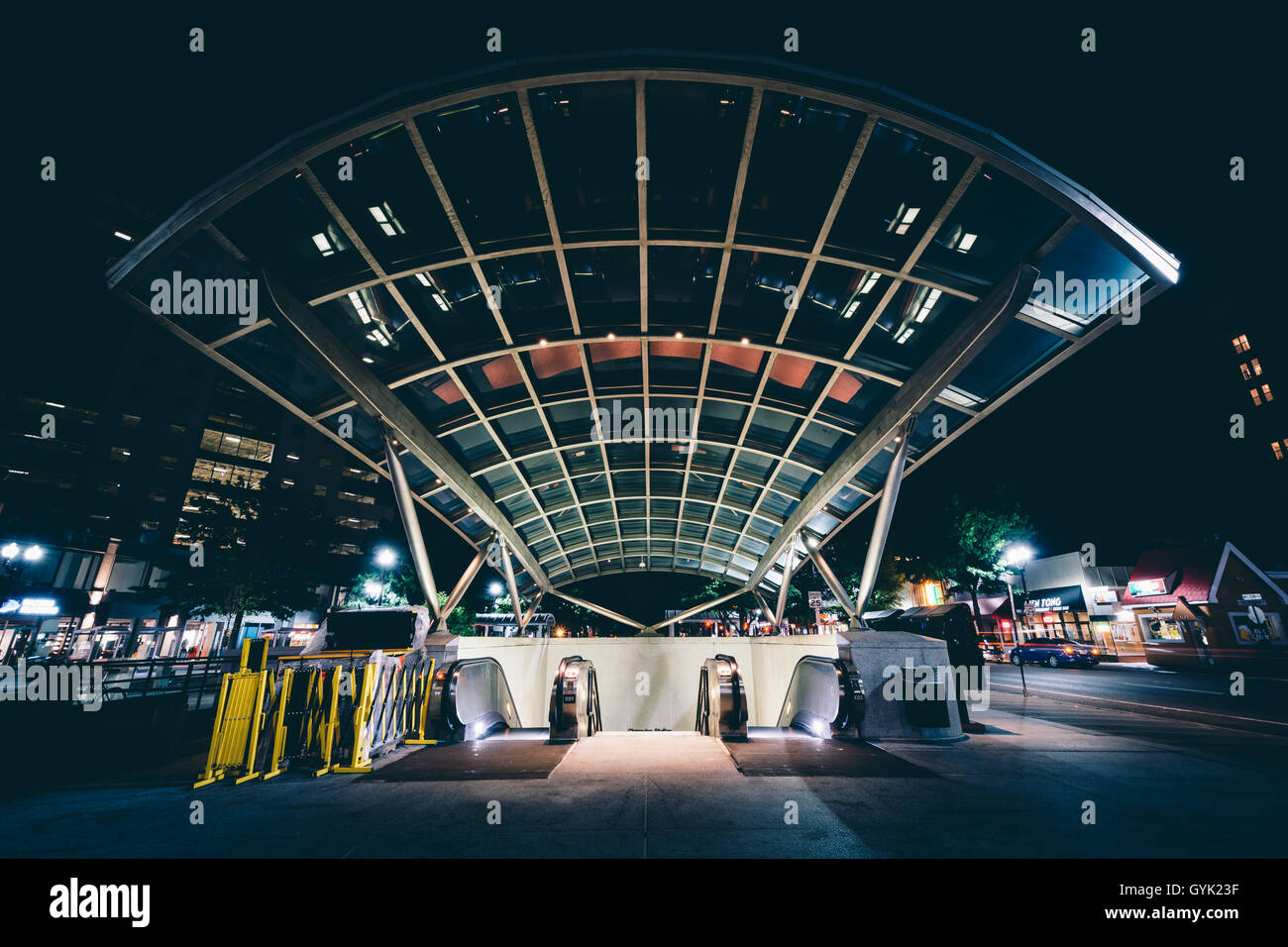 Clarendon metro station hires stock photography and images Alamy