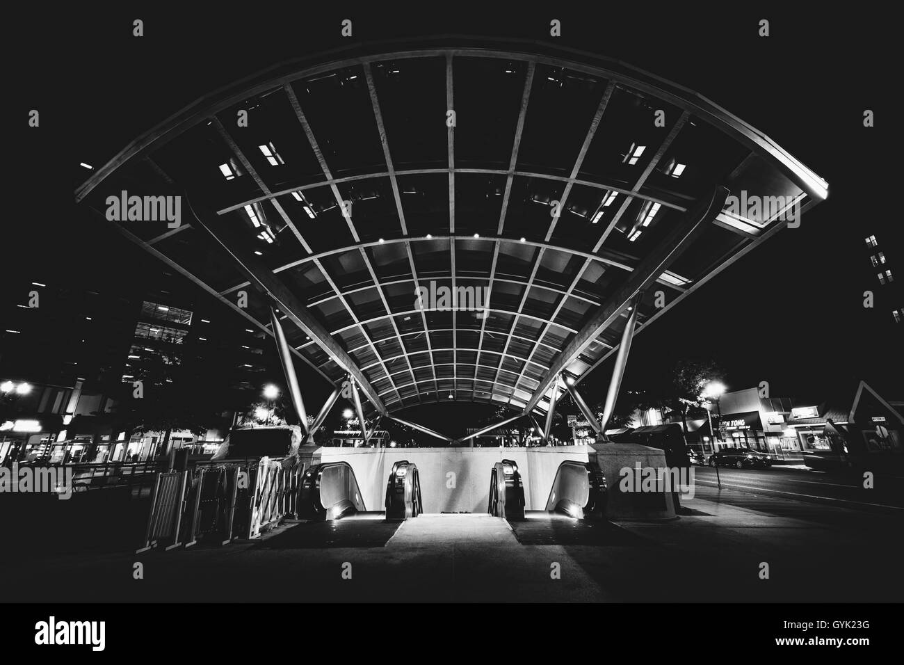 Clarendon metro station Black and White Stock Photos & Images Alamy