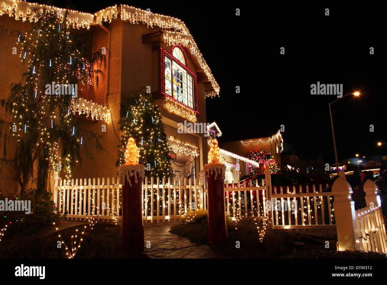 Decorated house with christmas lights Stock Photo - Alamy