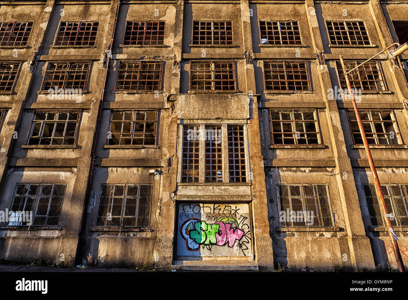 Smashed Building High Resolution Stock Photography and Images - Alamy