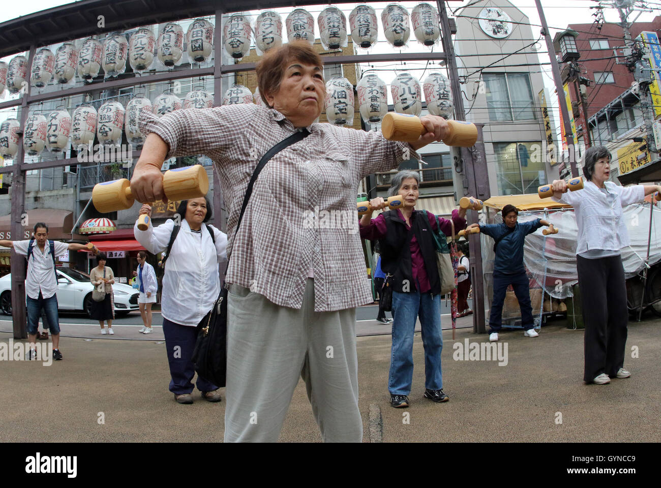 Tokyo Japan 19th Sep 2016 Elderly People Work Out With Wooden Dumb Bells In The Grounds Of The Goganji Tempple Known As Togenuki Jizo In Tokyo On Monday September 19 2016 To Celebrate